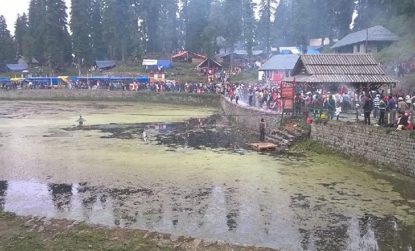 people gift the goat to kamrunag