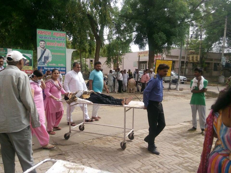 accident, road accident, dera devotees bus accident, dera sacha sauda devotees