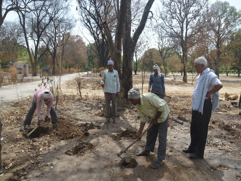 lovers were punished by ramvriksh in jawahar bagh