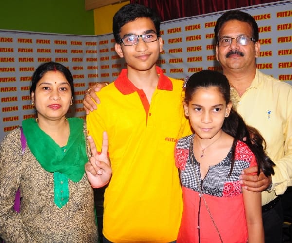 divanshu saxena second topper in kanpur zone.