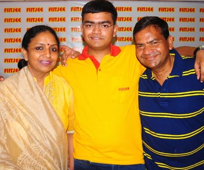 divanshu saxena second topper in kanpur zone.