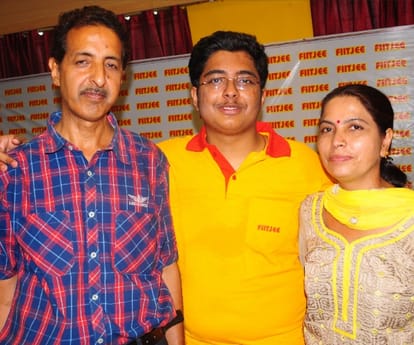divanshu saxena second topper in kanpur zone.