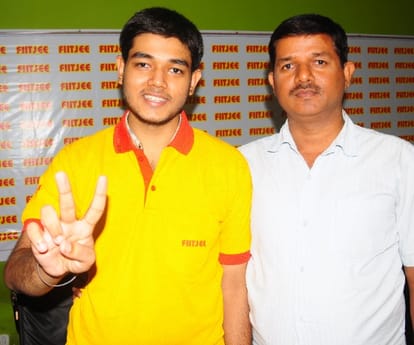 divanshu saxena second topper in kanpur zone.