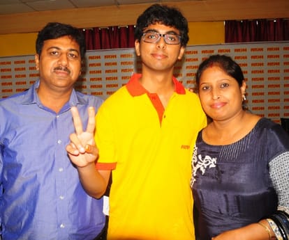 divanshu saxena second topper in kanpur zone.