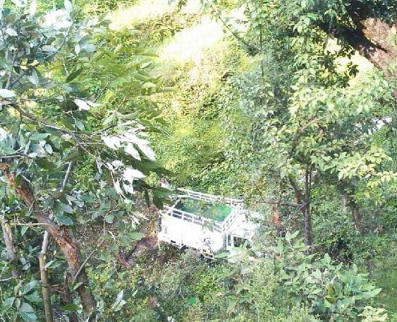 jeep fell, two injured