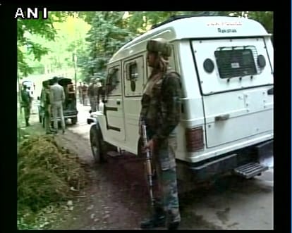 4 policemen injured in terrorist attack on police patrolling party in Kulgam