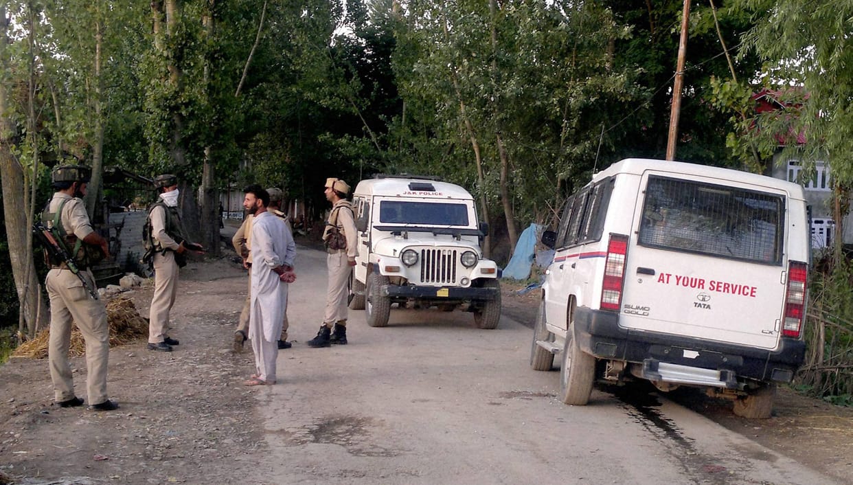 4 policemen injured in terrorist attack on police patrolling party in Kulgam