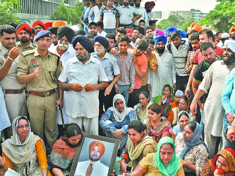 protest, parents protest in murder case, ludhiana protest