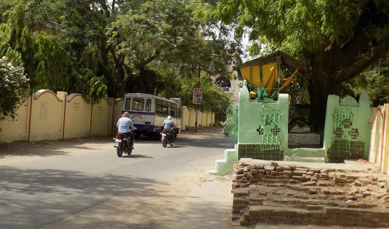 Many religious sites in traffic blocking