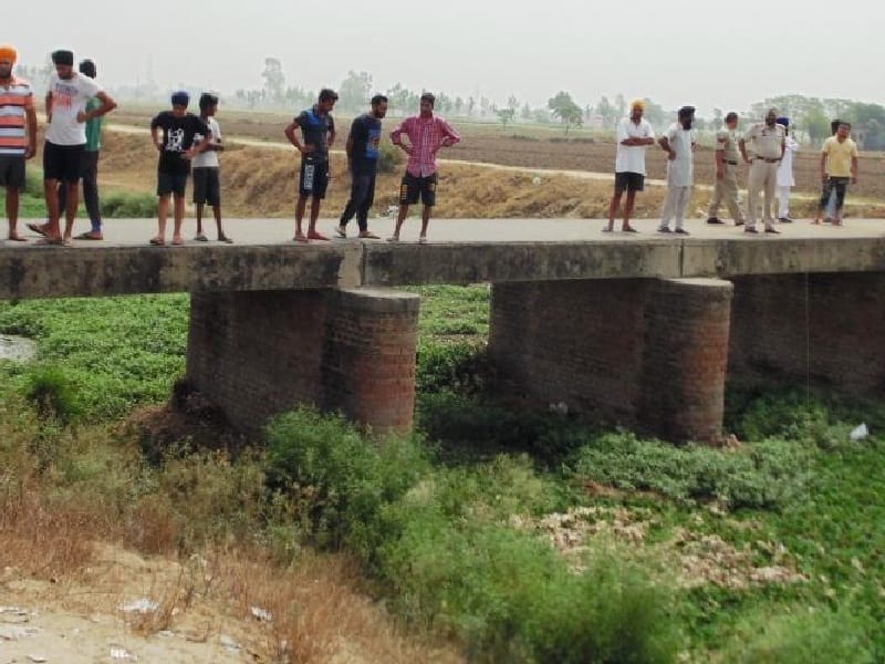murder, batala murder, dead body throw in drain, batala, amritsar