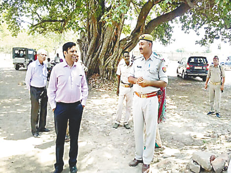 Expressed outrage at the prison wall to poor