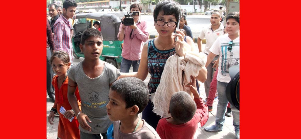 When poor children out from organically, sit-in protest at the lack of food was the girl