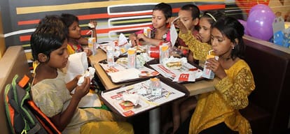 Entry charges of giving poor children in the restaurant, the government will decide action