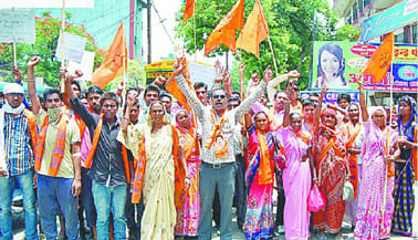 Demonstration against the center
