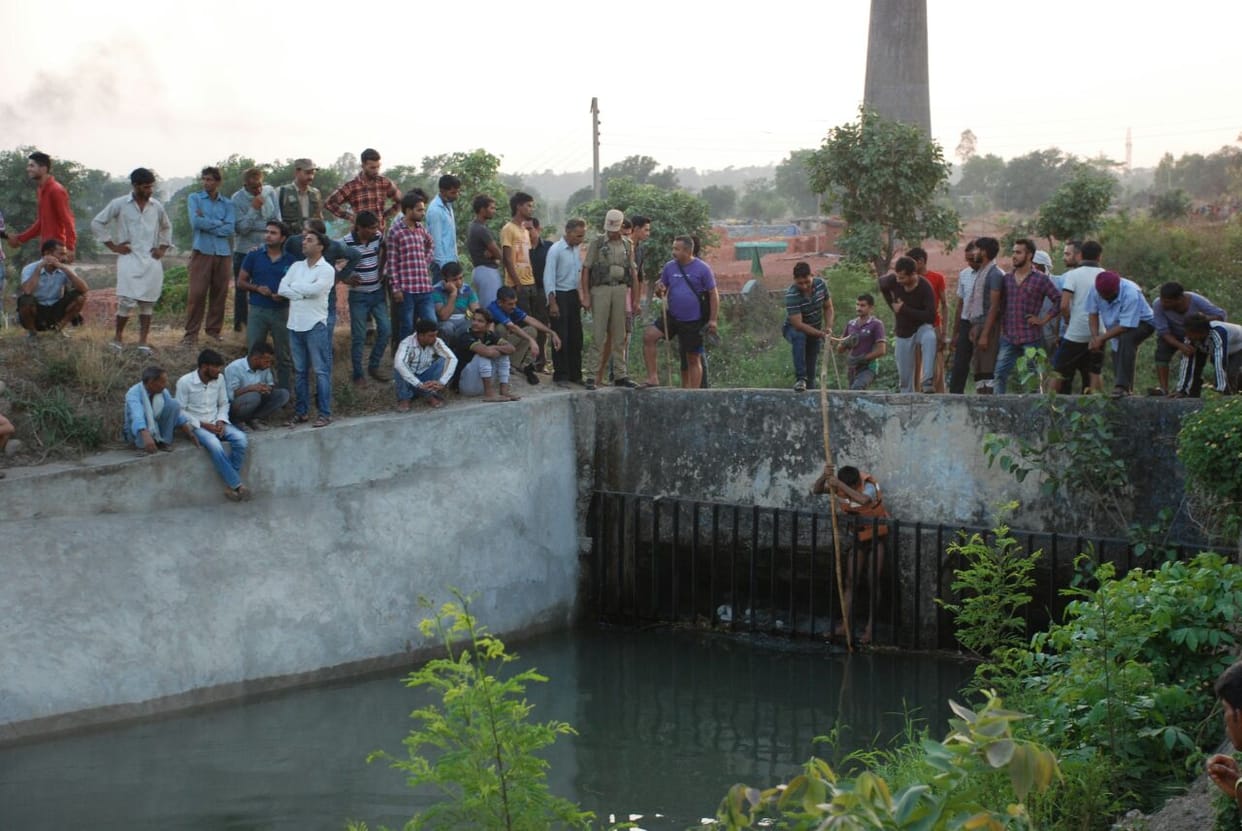 student drawn in ravi canal