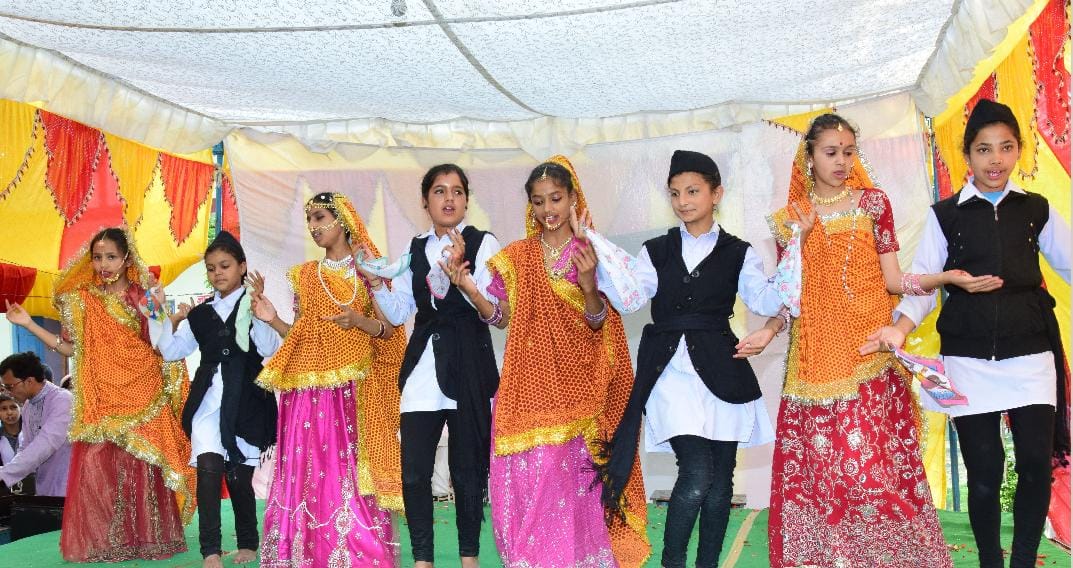 The students presented a cultural program