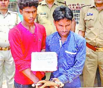 Two arrested with fake currency 1.5 lakh