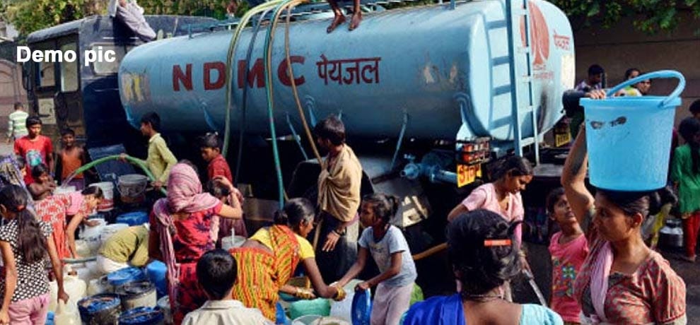 Women clashed for water in delhi, video viral