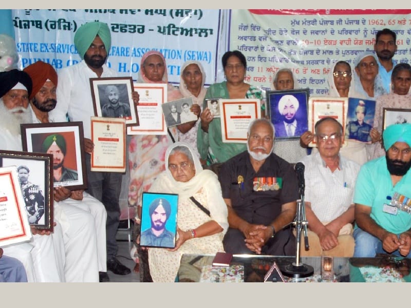 1971 war martyr family protest, war martyr will return medals, 1962 war martyrs family