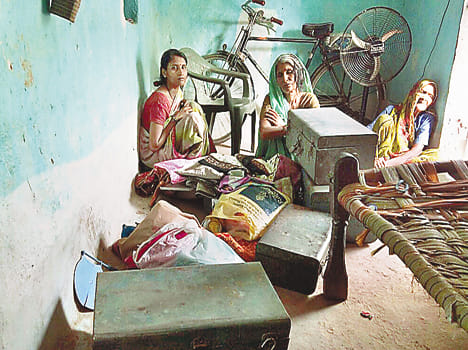 Two houses in Kalinjar theft