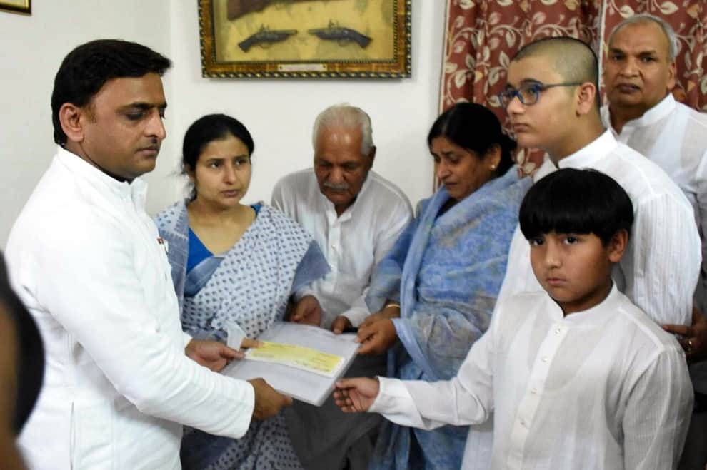 CM Akhilesh Yadav reached to SP Mukul's house, meet family members
