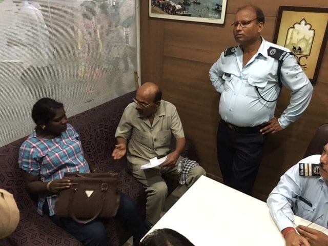 man left his srilankan wife at charbagh railway station
