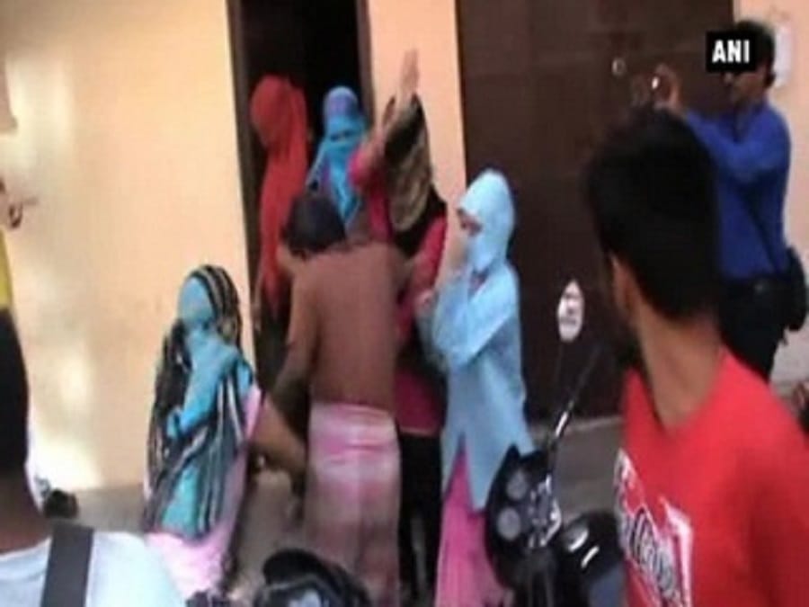  Flirting complaint, the girl's mother beaten
