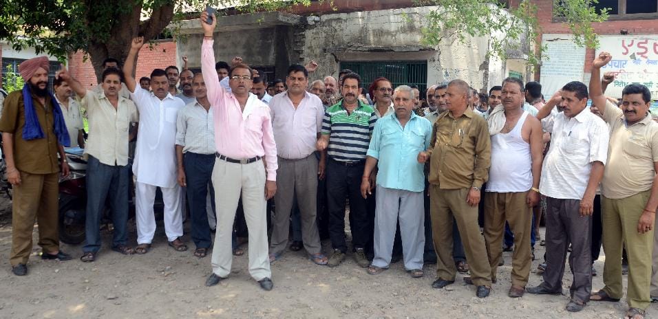 hrtc workers agitation against govt
