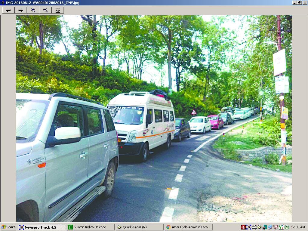 Descending from the mountain tourist, Haldwani jam