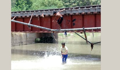 Leap of danger by youngester At risk in river and canal