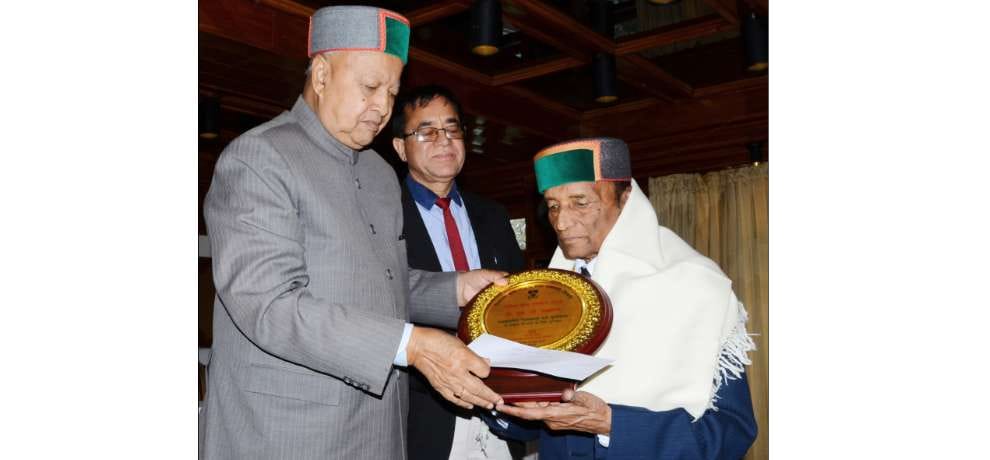 professor M.C. Saxena awarded with lalit kala puraskar