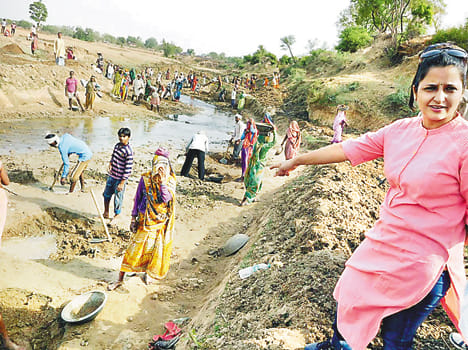 Valmiki river sharp dig in Chitrakoot