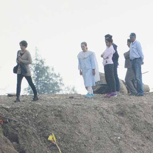 Sonia Gandhi inspect daughter Priyanka's dream home