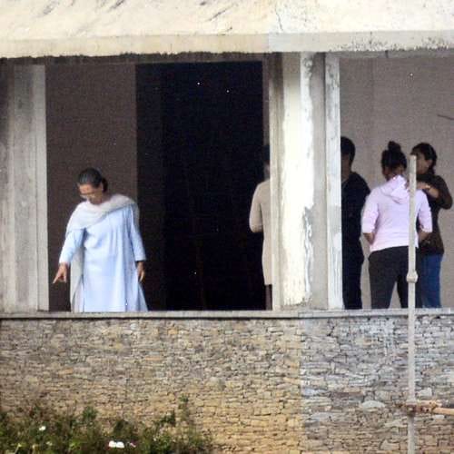 Sonia Gandhi inspect daughter Priyanka's dream home