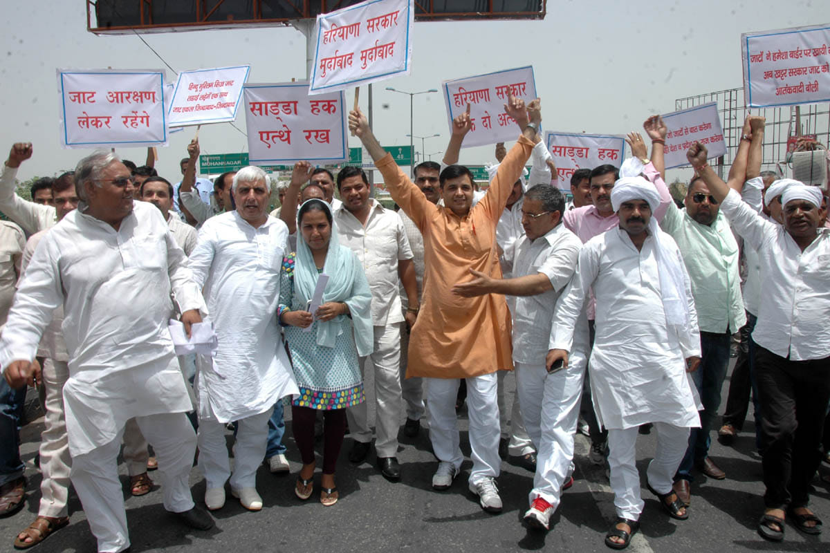 Jat leaders protest on the up gate