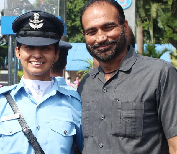 cloth shop owner daughter flying officer sapna sharma creats history