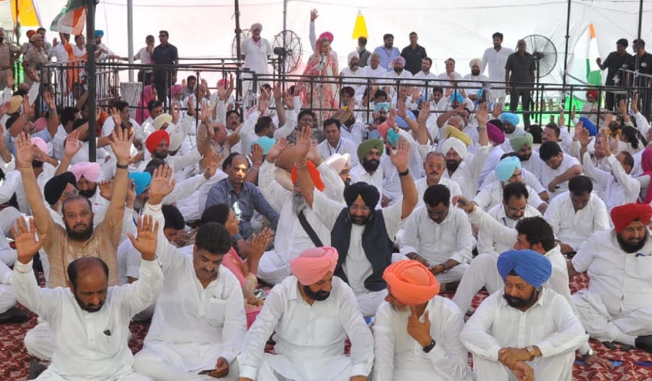 Previews of rahul gandhi's punjab tour: 10 minuts speechs, 10 photos