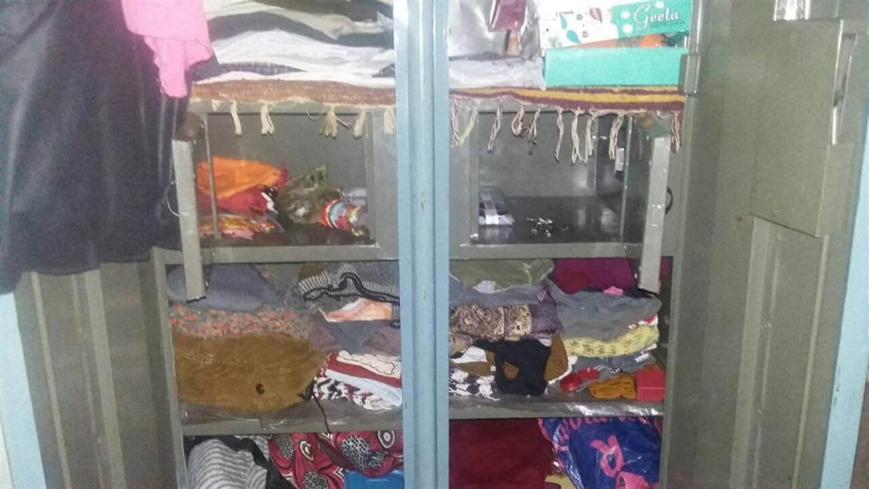 The thief took cash and jewelery worth Rs 25 lakh