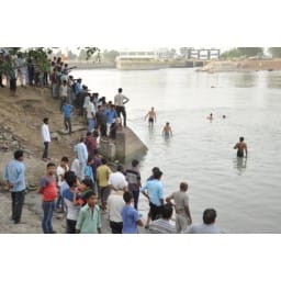 Three youths drowned in the canal, lookout for diver
