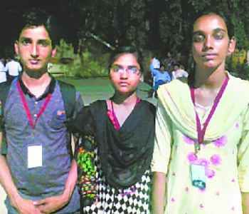 cm awarded to toppers students in Lucknow