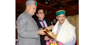 professor M.C. Saxena awarded with lalit kala puraskar