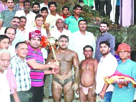 amna ludhiyana  won wersling gaharnvi 