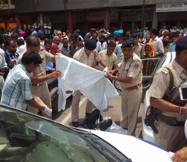 boy dead body found in sector 17 parking in chandigarh, crime, murder, police