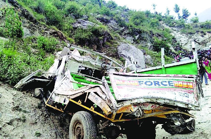 jeep accident, three died, eight injured