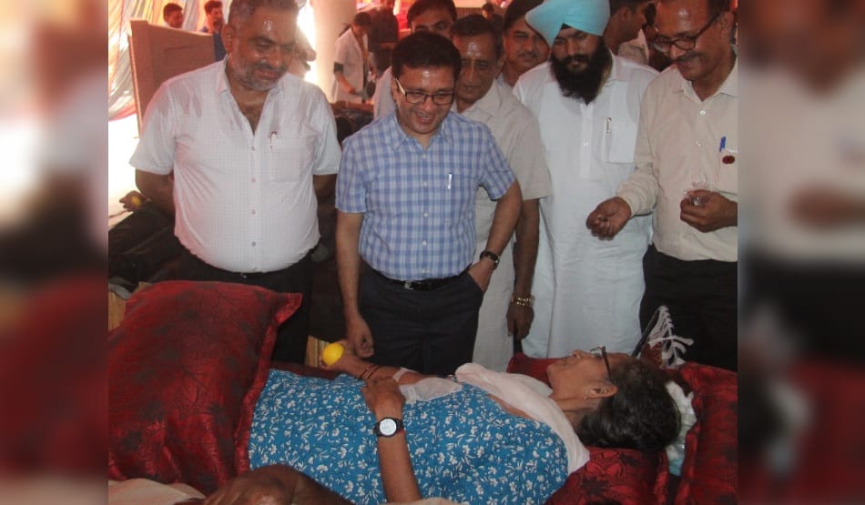 blood donation camp by amar ujala foundation, 490 people donated blood