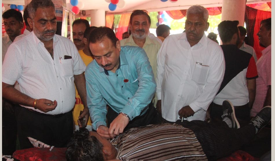 blood donation camp by amar ujala foundation, 490 people donated blood