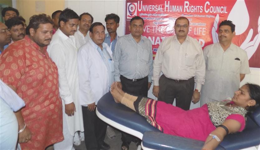 44 peoples donate blood