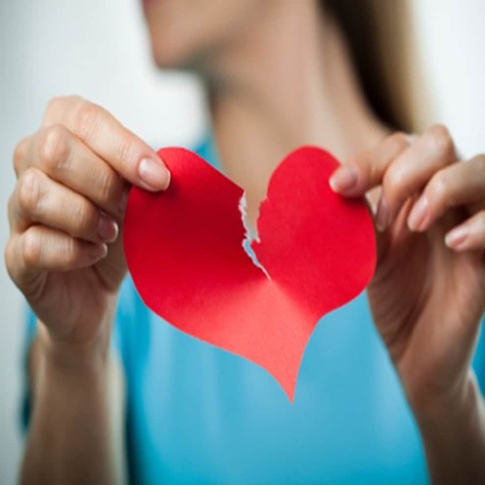 Woman Chooses Money Over Love, break up With Fiance For 7 Lakhs rupees!