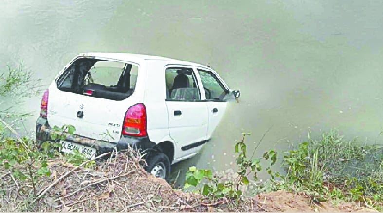 Car fell into the canal, the young man's death