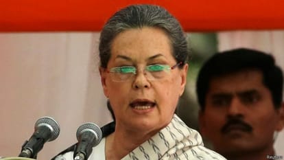  Sonia - Rahul duo Utarengi Priyanka ?
